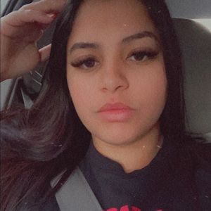 Meet your Posher, Rosayra